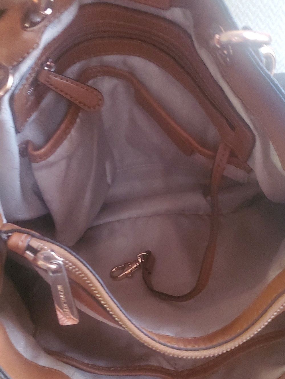 MICHEAL Micheal Kors Cynthia Medium Satchel - Picture 12 of 16
